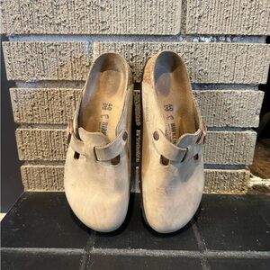Birkenstock Boston Clogs in Light Tan Suede